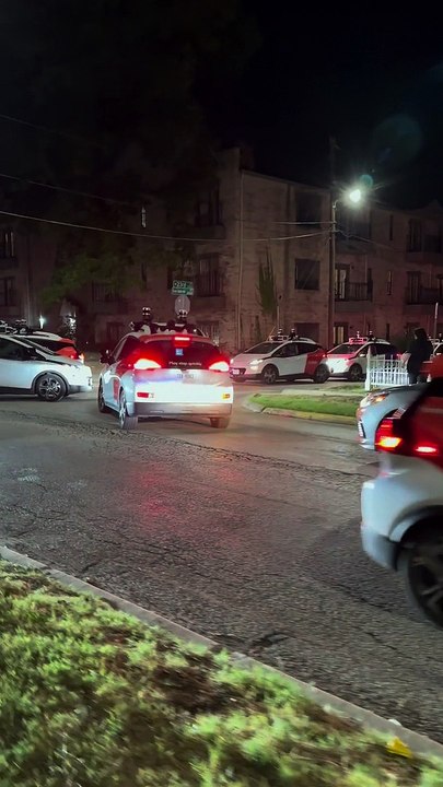 Self-Driving Cars Cause a Massive Traffic Jam i...