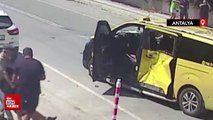 Antalya'da hatalı dönüş yapan taksi motosiklete çarptı: Sürücü camda asılı kaldı