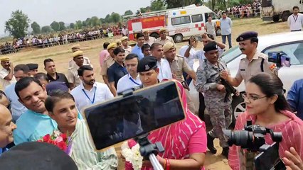 लोक परिवहन बस की टक्कर से टेम्पो उछलकर पदयात्रियों पर गिरा, पिता पुत्र सहित पांच की मौत