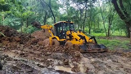 हर्बल पार्क में बन रहा कृतिम कुंड
