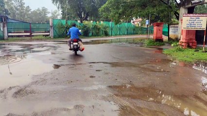 सडक़ों पर भरा पानी आवागमन में परेशानी