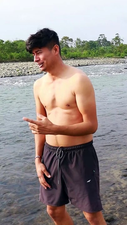Ballena en el rio