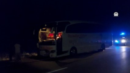 Yolcu otobüsü, otomobile çarptı: 2 ölü