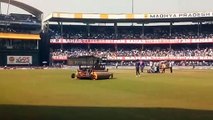 Video: भारत-ऑस्ट्रेलिया वन-डे क्रिकेट मैच, बारिश हुई तो मैदान ढंका