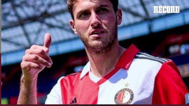 SANTI GIMÉNEZ MARCA DOBLETE CON EL FEYENOORD ANTE AJAX