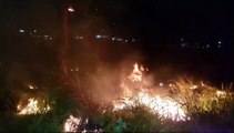 Bombeiros combatem incêndio de grandes proporções no Cascavel Velho