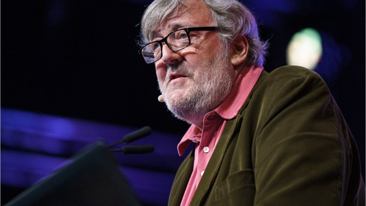 Stephen Fry suffers major fall on stage, what happened to the comedian?