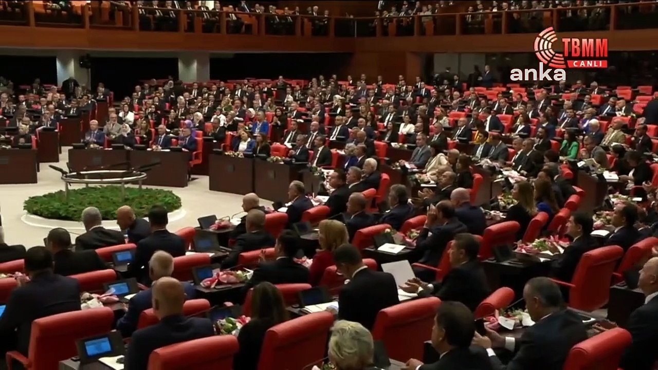Numan Kurtulmuş： ＂Tout d'abord, la Grande Assemblée nationale de Turquie doit se débarrasser de la Constitution de 1982, qui était une constitution putschiste＂