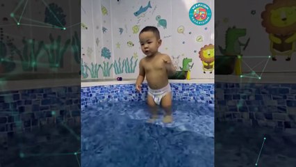 Aquatic Wonder: Witness How This Toddler Swims Like a Pro