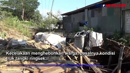 Setir Bermasalah Truk Tangki Muatan 60 Ton Semen Terjun ke Sungai di Maros