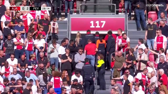 ألعاب نارية تلغي قمة الدوري الهولندي وتُظهر أزمة أياكس الوجودية داخل وخارج الملعب