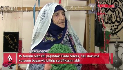 85 yaşında, 15 torunu var! Kursun en yaşlı öğrencisi Fado teyze sertifikasını aldı