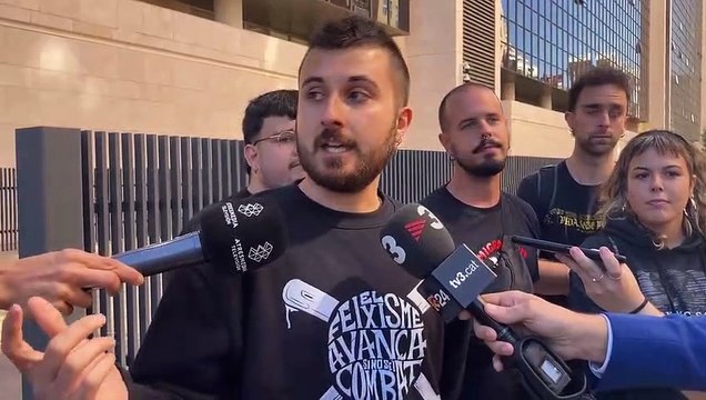 La policia demana identificacions en la concentració antifeixista pel judici als ultres del Nou d'Octubre