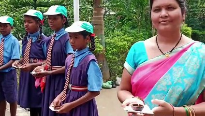 बच्चों ने निकाली अमृत कलश यात्रा, राष्ट्रगान गाकर लिया शपथ, देखें VIDEO