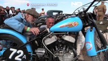 Via alla sfida tra moto e auto d'epoca in Normandia