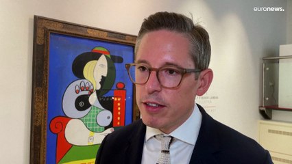 لوحة "امرأة الساعة" لبيكاسو تُعرض في دبي قبل بيعها بمزاد في نيويورك