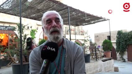 Dalgaların getirdiği ağaçlarla sanat