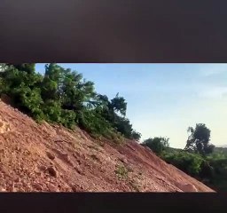 Derrumbe bloquea tránsito en la carretera Barahona-Pedernales