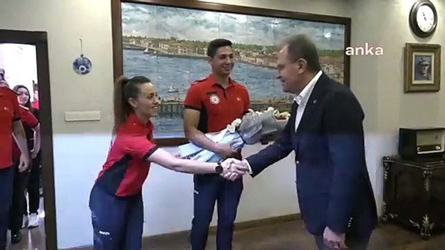 Mersin Büyükşehir Belediye Başkanı Vahap Seçer, İtfaiye Haftası'nı kutladı