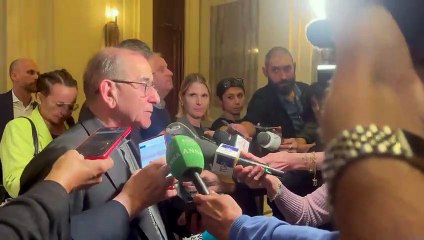 Monsignor Mario Delpini all'ingresso di Palazzo Marino