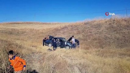 Çorum'un Alaca ilçesinde otomobil şarampole uçtu: 2 yaralı