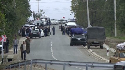 عبر ممر لاتشين.. آلاف الأرمن يغادرون قره باغ صوب أرمينيا