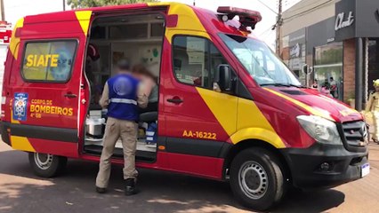 Gol da Emater capota após colisão com Corsa no bairro Neva