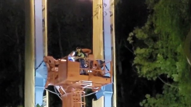 Panico in un parco di divertimenti in Canada: ospiti bloccati a testa in giù per mezz'ora su una giostra