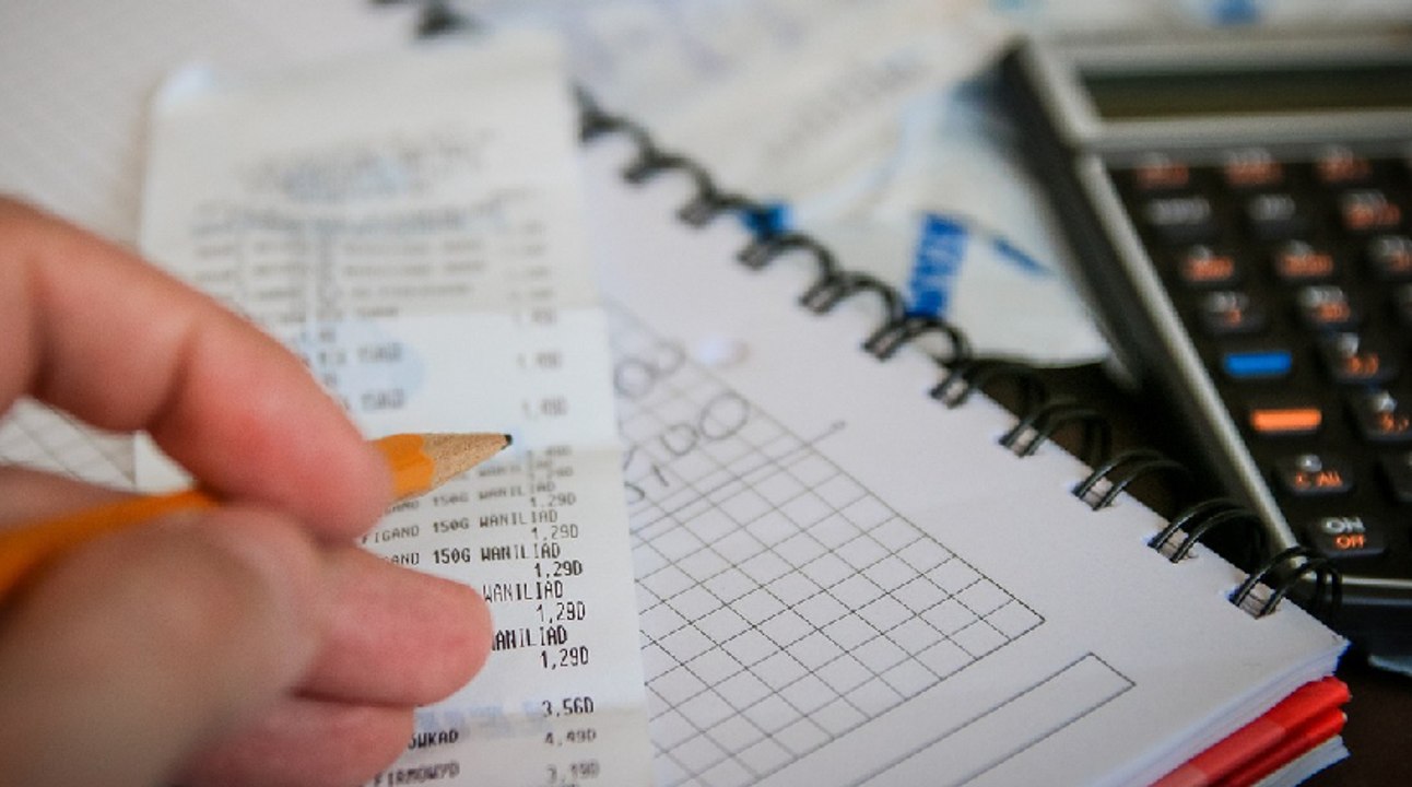 Así operaba una banda delincuencial que hacía facturas falsas para empresas y estafaba al Estado