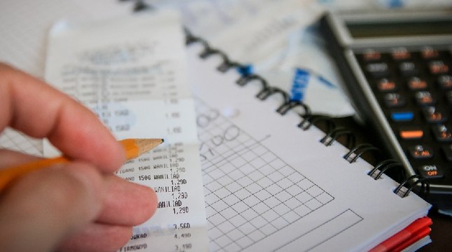 Así operaba una banda delincuencial que hacía facturas falsas para empresas y estafaba al Estado