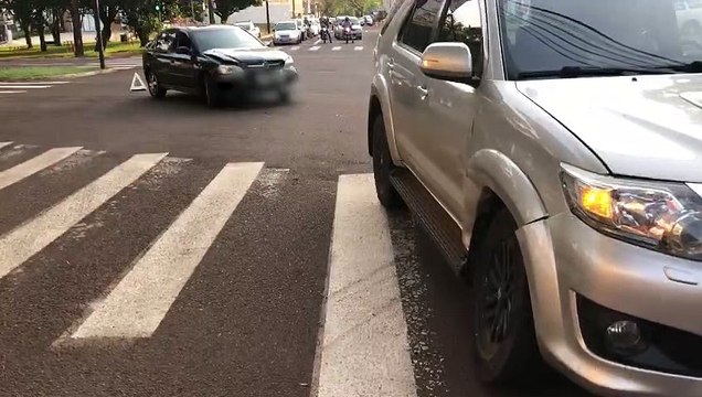 Astra e Hilux se envolvem em acidente na Rua Mato Grosso