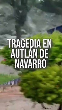 Ocho personas murieron y seis más se encuentran desaparecidas luego de que se desbordó el arroyo El Cangrejo en Autlán de Navarro #TuNotiReel