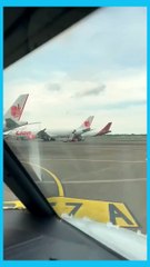 航空职员手脚快，成功阻止行李滑落！✈️