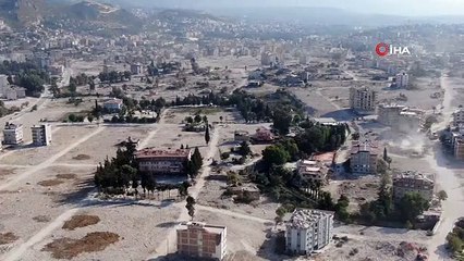 Hatay'da deprem sonrası enkaz kaldırma çalışmaları devam ediyor