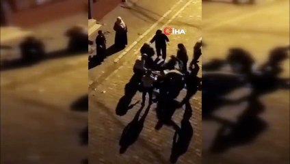 Esenyurt’ta bıçaklı “evime baktın” kavgası mahalleyi birbirine kattı!