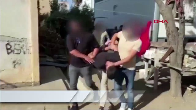 Uyuşturucu paketlerini, asma ağacının sundurma demirinin içine gizlemiş