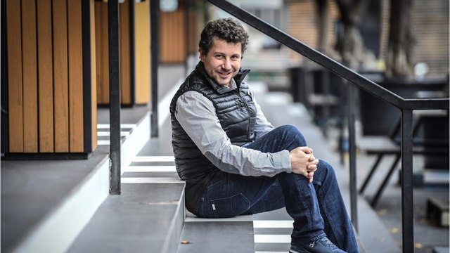 Voici - “L’ambiance a changé” : Romain Colucci révèle comment Les Restos du coeur ont bouleversé sa jeunesse (1)