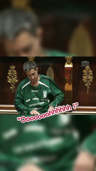 Un député en maillot de foot à l'Assemblée nationale ⚽️