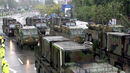 국군의 날 시가행진 10년 만에 개최...고위력 현무미사일 첫 공개 / YTN