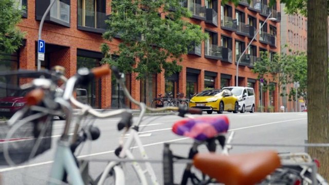 La Toyota Prius hybride rechargeable adopte une silhouette aérodynamique fluide de type coupé