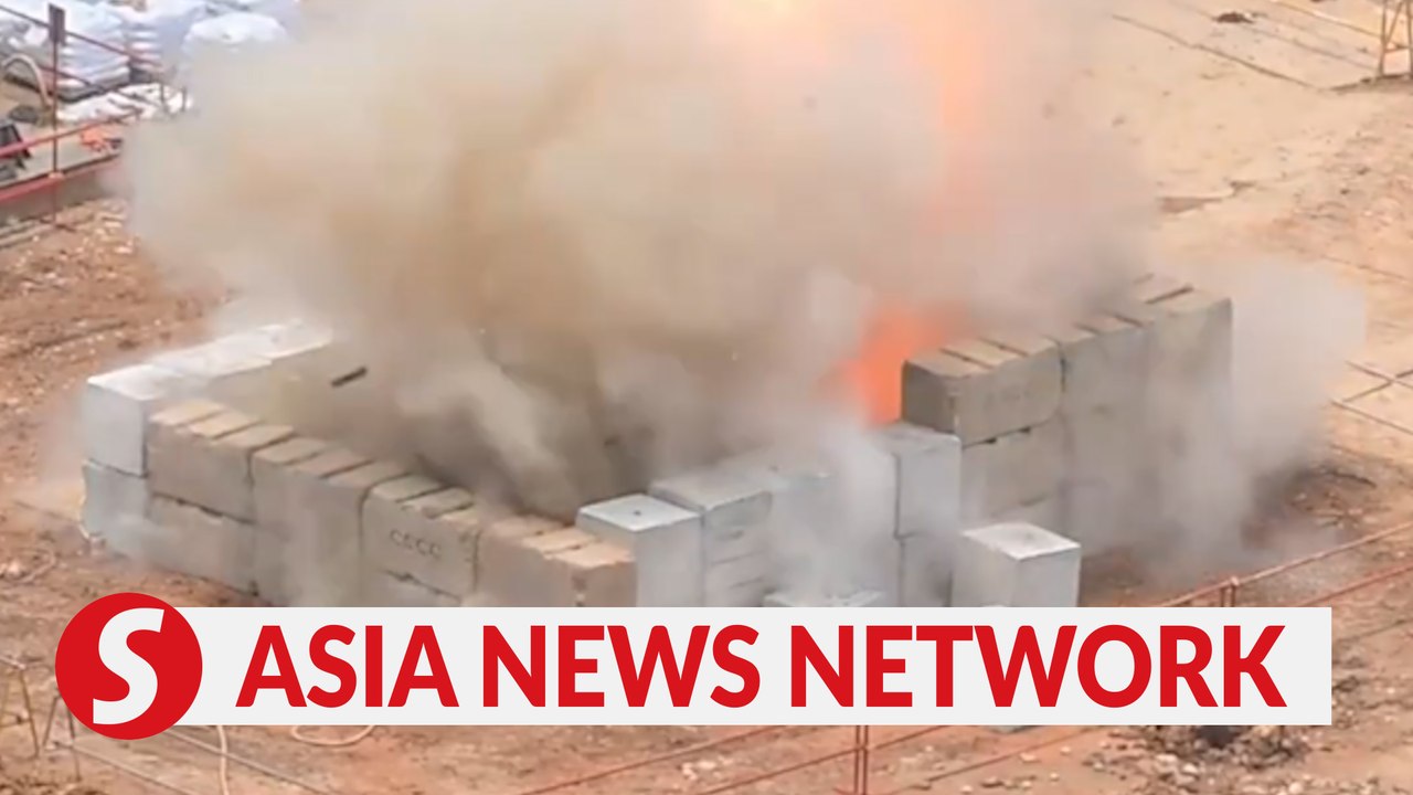 The Straits Times Ɩ WWII bomb in Upper Bukit Timah destroyed in 2 controlled explosions