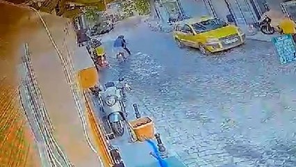 Caddede tartıştığı kişi tarafından bıçaklanıp, öldürüldü