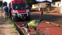 Colisão entre motocicleta e bicicleta elétrica deixa mulher ferida na Avenida Tito Muffato