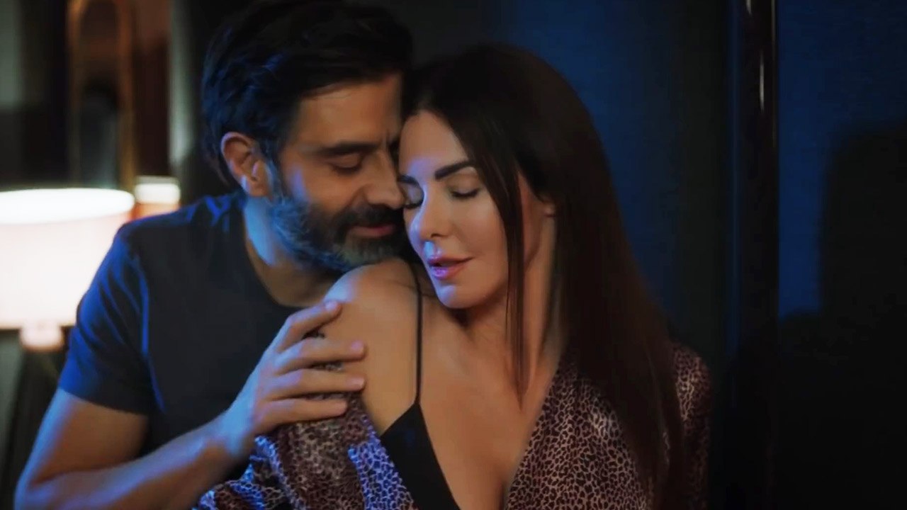 Hot Moments! | My Left Side in Urdu Dubbed | میری بائیں طرف | Sol Yanım