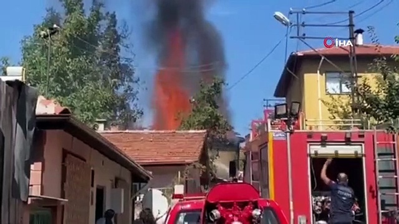 Safranbolu'da İki Katlı Ev Alevlere Teslim Oldu