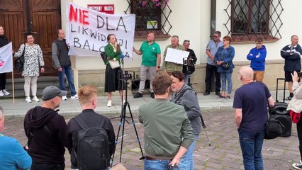 Kupcy protestowali przeciw oddaniu placu Balcerowicza w ręce dewelopera
