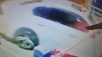 Alkollü sürücü otomobille bariyeri kırıp siteye girdi