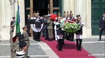 Il feretro di Napolitano lascia la Camera, l'ultimo saluto di Mattarella