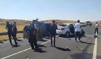 Mardin'de Kafa Kafaya Çarpışan Araçlarda 3 Kişi Yaralandı
