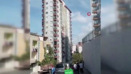 Une partie de l'extérieur d'un immeuble de 16 étages à Esenler s'est effondrée ainsi